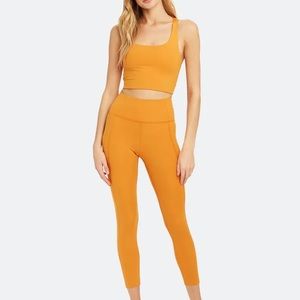 Girlfriend Collective Compressive High Rise 7/8 Leggings in Honey